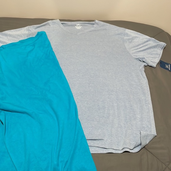 Lot of 2 George v neck soft tee shirts! - Picture 2 of 2